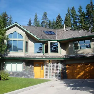 https://cascade-court-bed-and-breakfast.banff-hotel.com