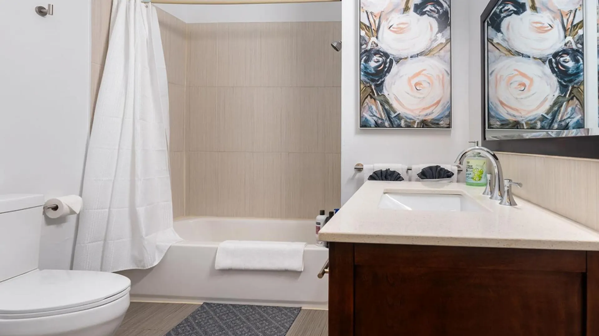 Bedroom In The Corso Italia Neighbourhood Τορόντο Πανδοχείο